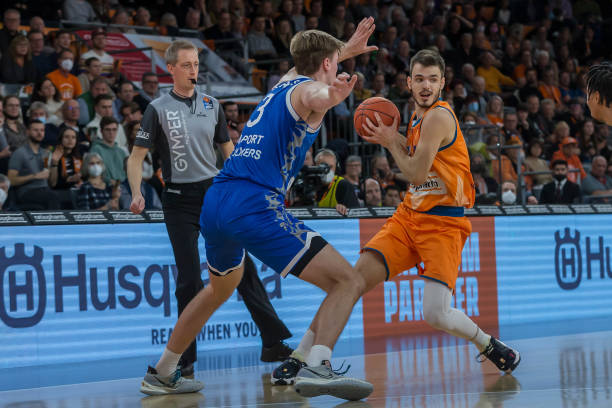 要采取一系 要采取一系