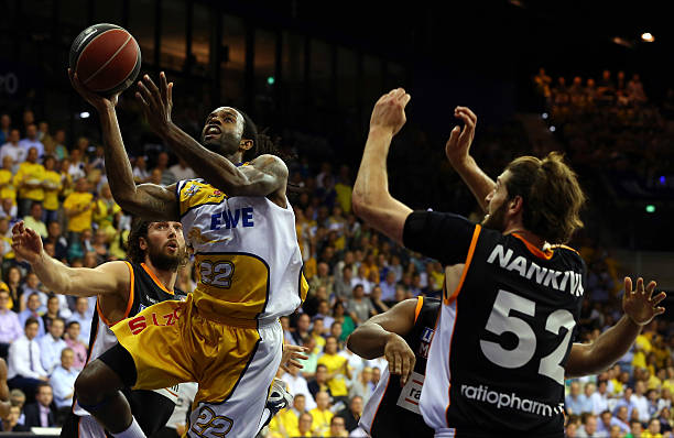 足球比赛中 足球比赛中